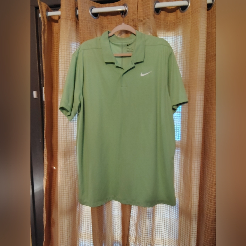 Nike Men's Green Polo Shirt